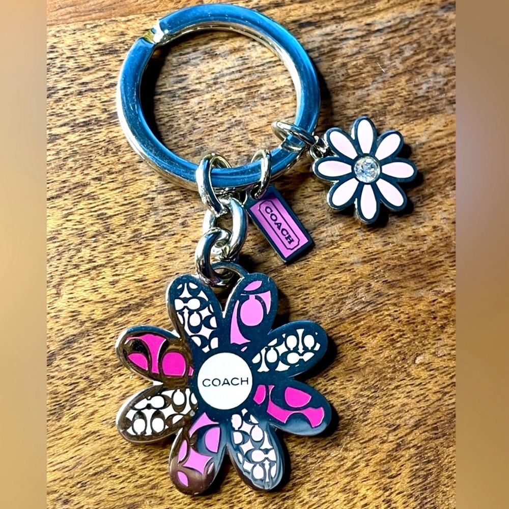 COACH Vintage Double Daisy Delight Pink Silver Signature Charm Keychain like new - Picture 9 of 9